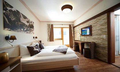 Deluxe & stonepine rooms